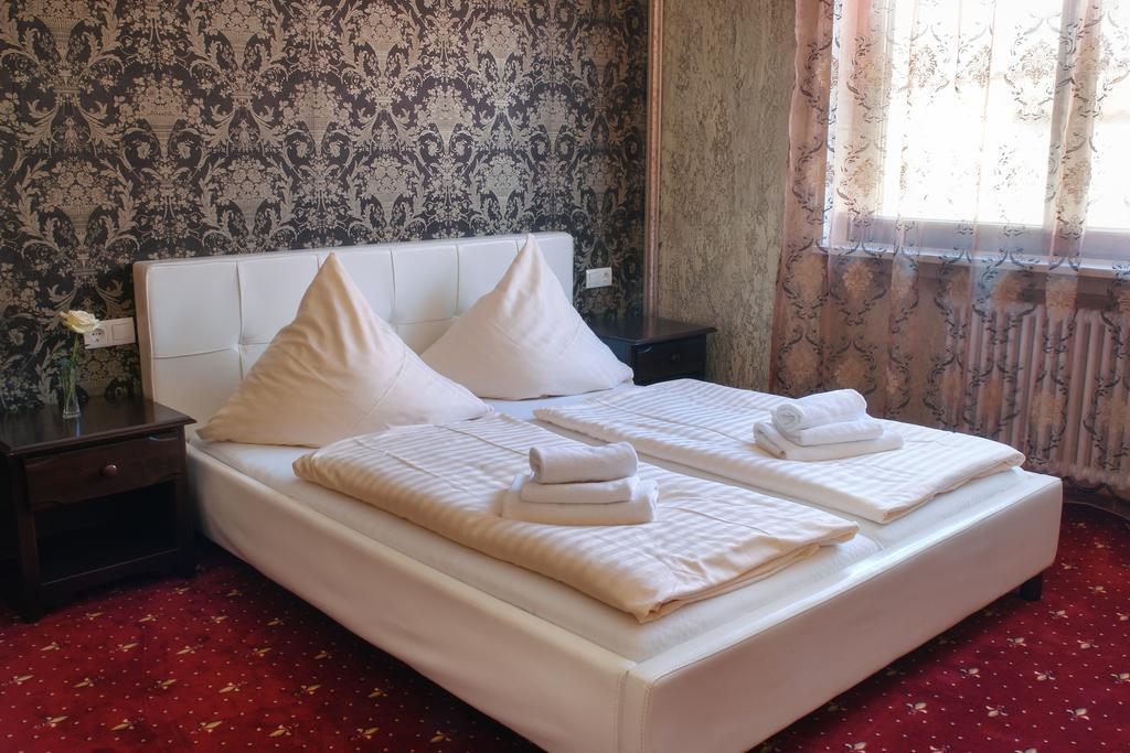 Hotel Krone Friesenheim  Zimmer foto