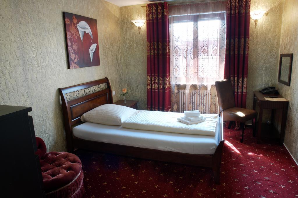Hotel Krone Friesenheim  Zimmer foto