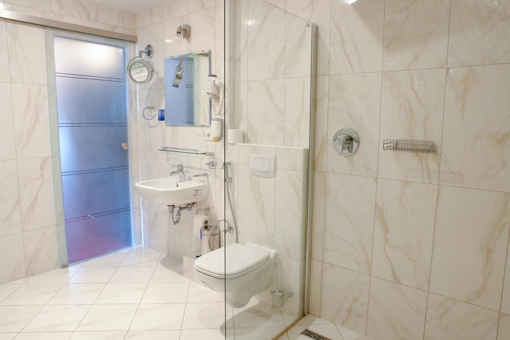 Hotel Krone Friesenheim  Zimmer foto